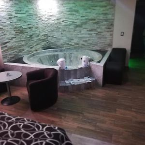 Deluxe Queen Suite